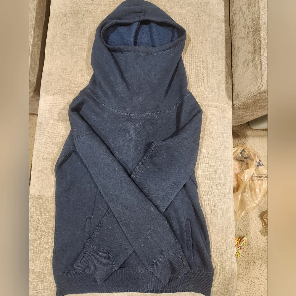Sweatshirt - Picture 1 of 2